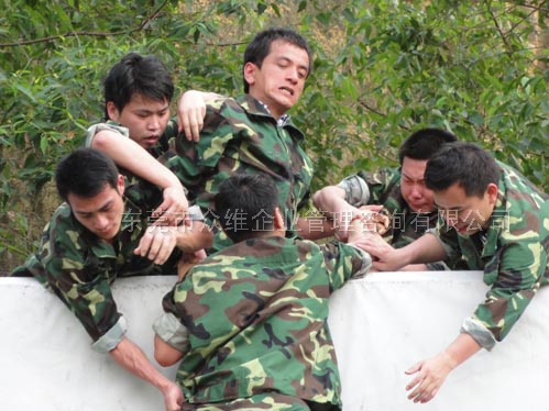 東莞拓展訓(xùn)練風(fēng)采：加油！加油！